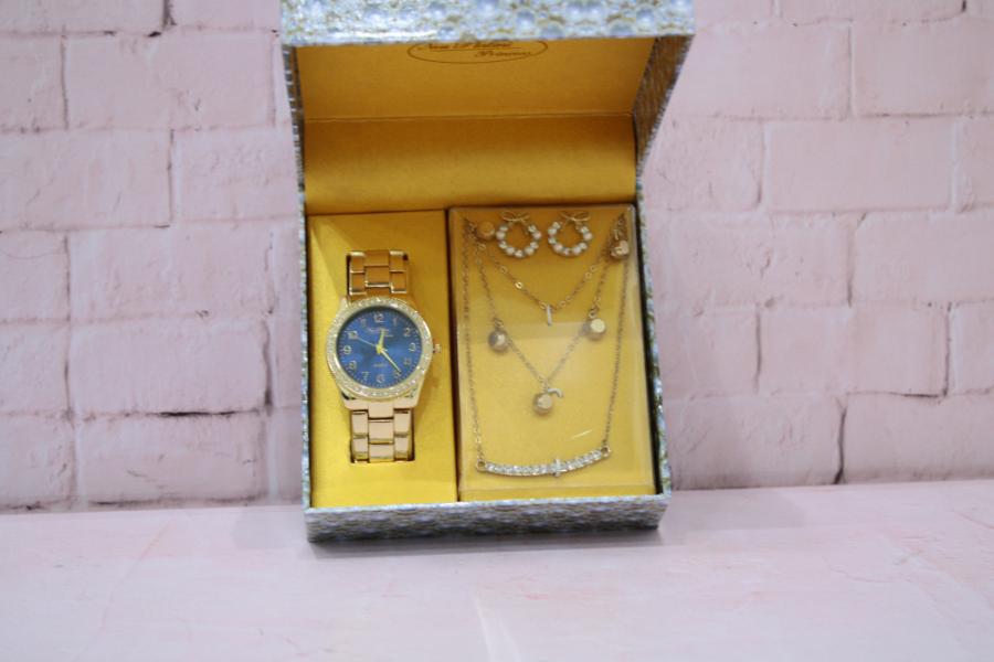 RELOJ ESTUCHE Y OTRO